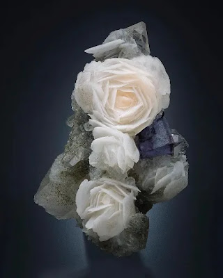 Rose-like Calcite With Rose Color!