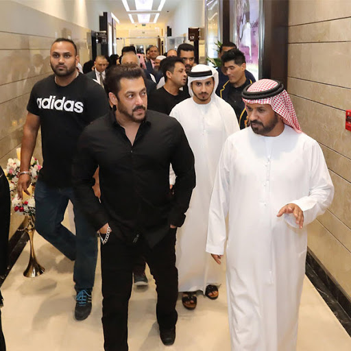 Hollywood and Bollywood Celebrities love to go in Dubai Palm jumeirah and Burj Khalifa and Malls