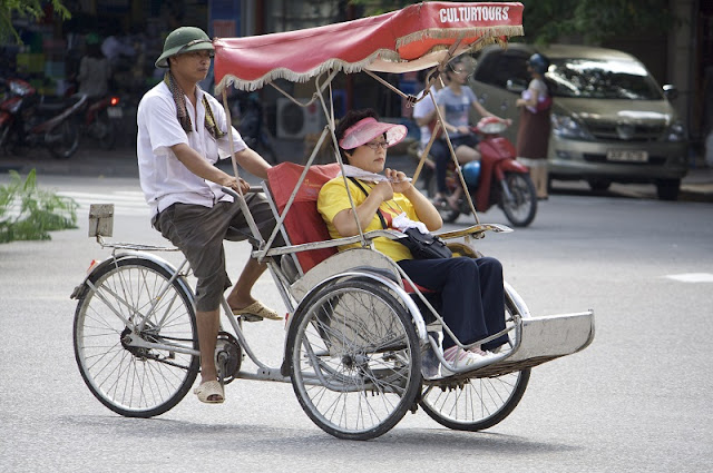 Journey To Explore "Hanoi 36 Streets" On Cyclo 1