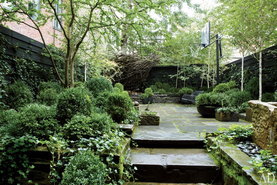 Peaches &amp; Candy: Julianne Moore's New York City Garden Oasis...