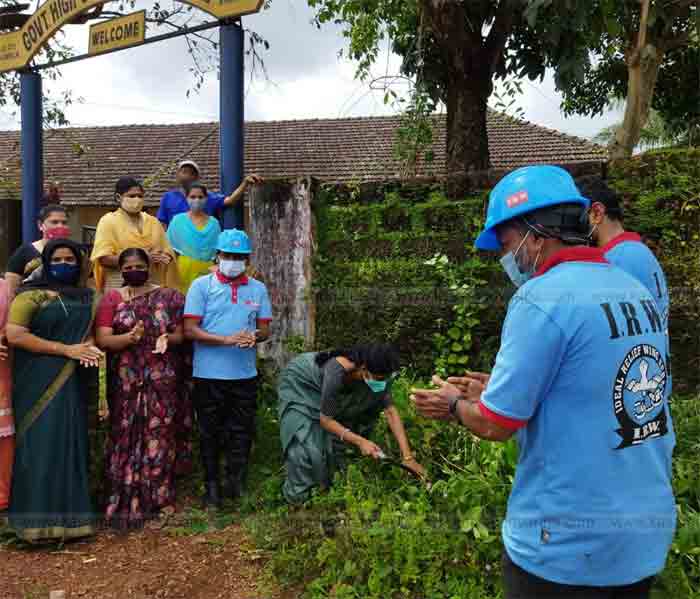 Kasaragod, Kerala, News, Students, Education, Inauguration, Teacher, School, Clean, Soorambail Govt. High school grounds were cleaned and disinfected.