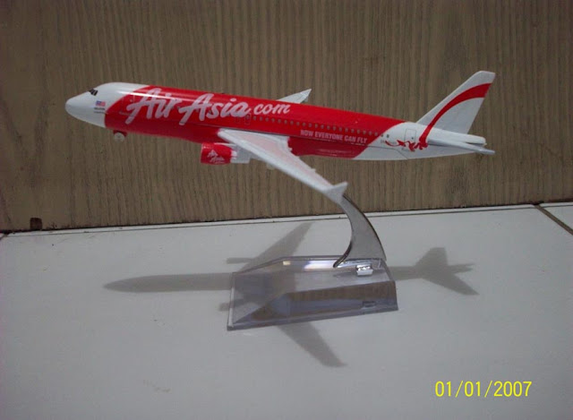 Diecast Miniatur Pesawat - Airasia - B777