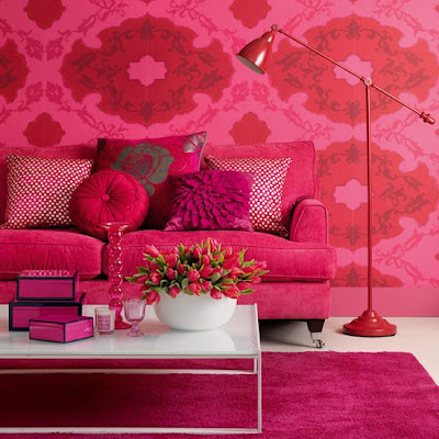 sala con tintes color rosa