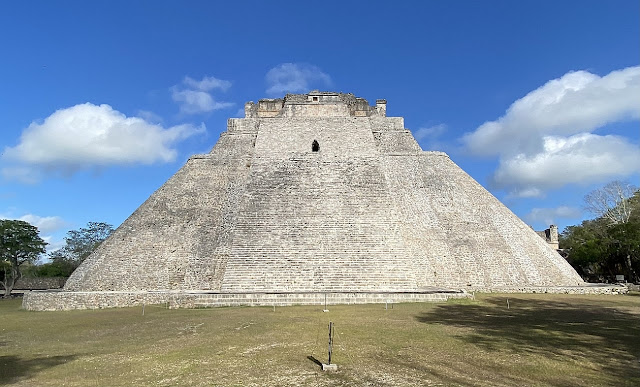 Пирамида Волшебника или Храм Прорицателя в Ушмале, Юкатан, Мексика