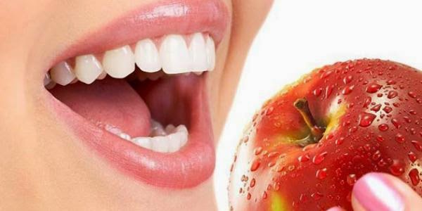 نصائح غذائية لأسنان قوية صحية وبيضاء