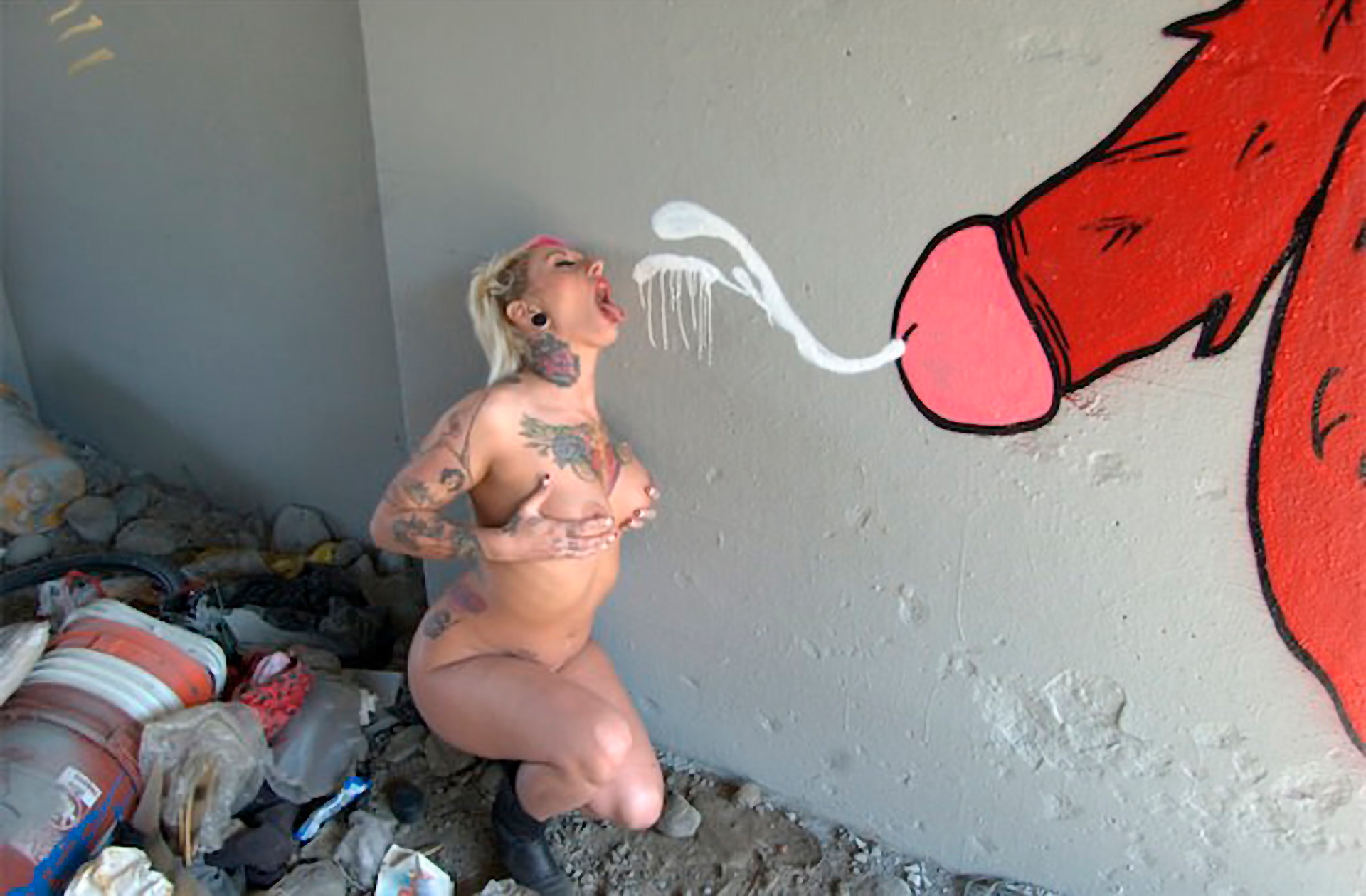 граффити на голых женщинах фото 23