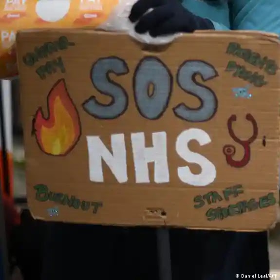 Médicos ingleses realizam greve mais longa da história por questões salariais