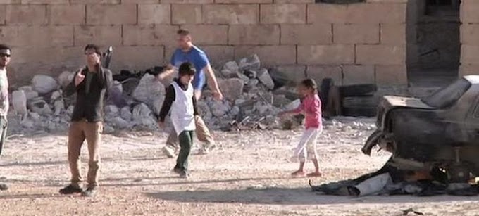  Ψεύτικο το βίντεο με το μικρό ήρωα της Συρίας που σώζει κοριτσάκι -Σκηνοθετήθηκε για να αφυπνιστεί ο κόσμος -Βίντεο