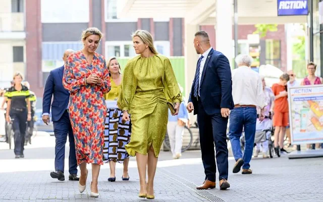 Queen Maxima wore a yellow dress by Natan. Queen Maxima and Minister for the Environment Vivianne Heijnen