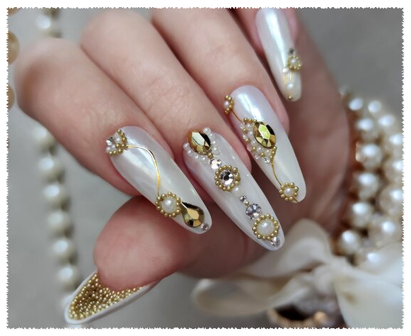 White Nail Art