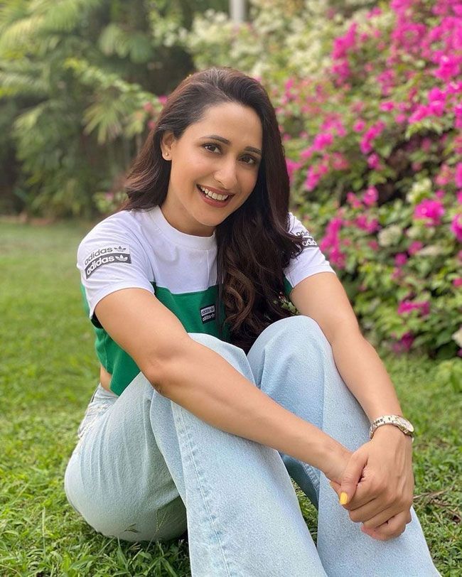 Actress Snaps: Pragya Jaiswal Latest Pictures