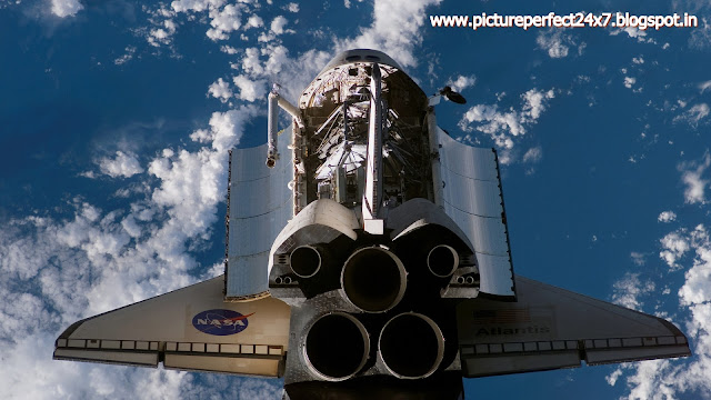 Space Shuttle in flight - HD