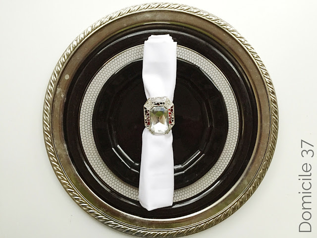 DIY tutorial on how to create a napkin ring out of wash tape and how to use Scotch's double sided sticky tape for your holiday table