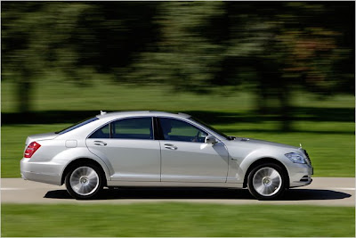 2011 Mercedes S 250 CDI BlueEFFICIENCY five-liter car coming