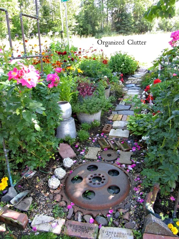 The Best Garden Junk Path www.organizedclutterqueen.blogspot.com