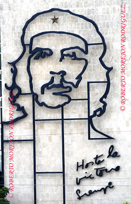 La foto de Korda inspiró Enrique Ávila Gonzáles a realizar el relieve escultórico al Che Guevara ubicado en la pared del Ministerio del Interior en la Plaza de la Revolución en la Ciudad de La Habana