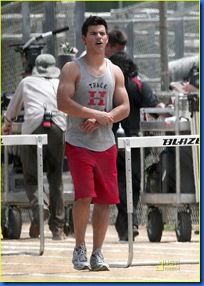 taylor-lautner-taylor-swift-valentines-day-10