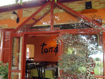 Fachada do Ton's Restaurante