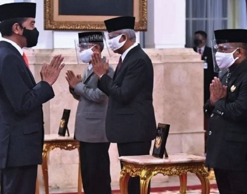 Presiden RI Menganugerahkan Gelar Pahlawan Nasional, Berikut Nama yang Ditetapkan