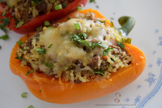 Pimientos tricolor rellenos de carne molida y quinoa