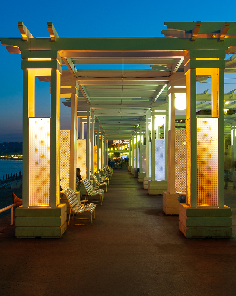 a photo of the boardwalk at dusk in nice france