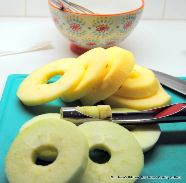 Melody's Apple Puff's at Miz Helen's Country Cottae