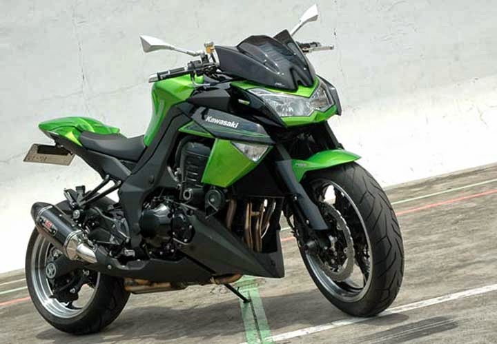 Kawasaki Z1000 Street Fighter Style Motorcycle