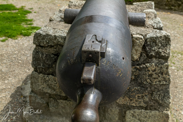 Canon obusier de 0,16 — 16 cm — type 1827. Pièce fondue à Saint-Gervais en 1834.