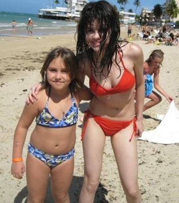 selena gomez in bikini 2009. Selena Gomez bikini sexy image