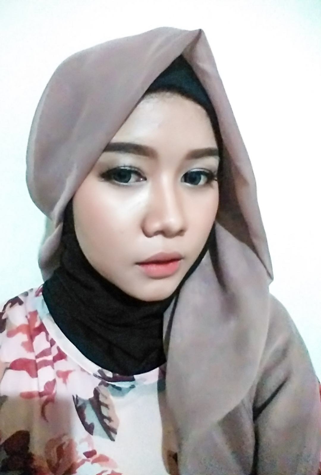 Coretan Cantik Si Uwi Make Up Natural Untuk Party Kondangan And