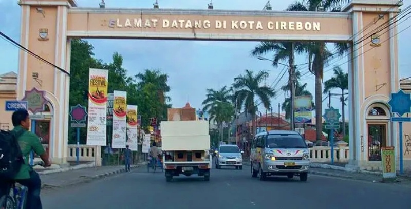 Kamu bisa pergi ke Cirebon menggunakan kereta api dengan membeli tiket kereta Jakarta-Cirebon di Traveloka. Kamu bisa beli tiket kereta dengan aman dan mudah, jadi travelling kamu makin seru!