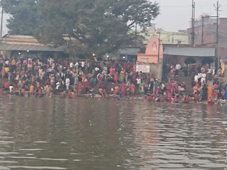 Kartik Purnima 2019 snan anupshahar: कार्तिक पूर्णिमा पर अनूपशहर छोटी काशी में रही भीड़ अपार, श्रद्धालुओं ने लगाई गंगा में डुबकी अपार।