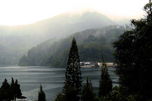 Keindahan Tak Ternilai Panorama Danau Toba