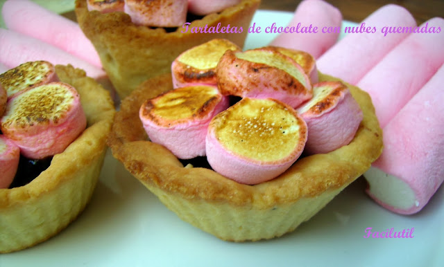 tartaletas-de-chocolate-con-nubes-quemadas