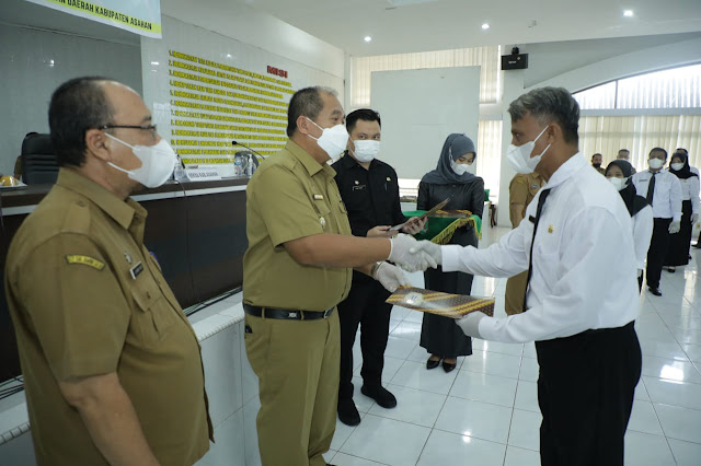 Wakil Bupati Asahan Serahkan SK Pengangkatan CPNS dan PPPK di Lingkungan Pemkab Asahan