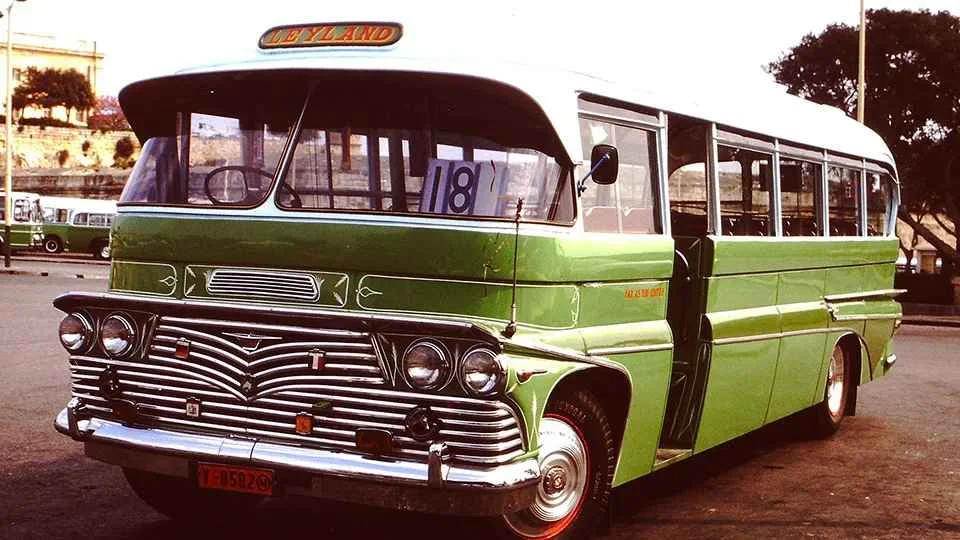 Экзотический транспорт Мальты — автобусы 50-х годов прошлого века, но в отличном состоянии