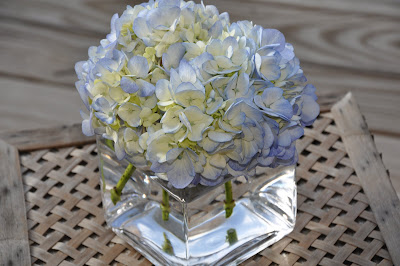  for the Modern Bride: DIY Hydrangea Centerpieces :: Simple amp; Stylish