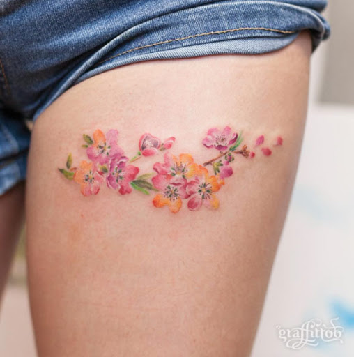40 tatuagens de flor de cerejeira para deixar vocês encantadas!