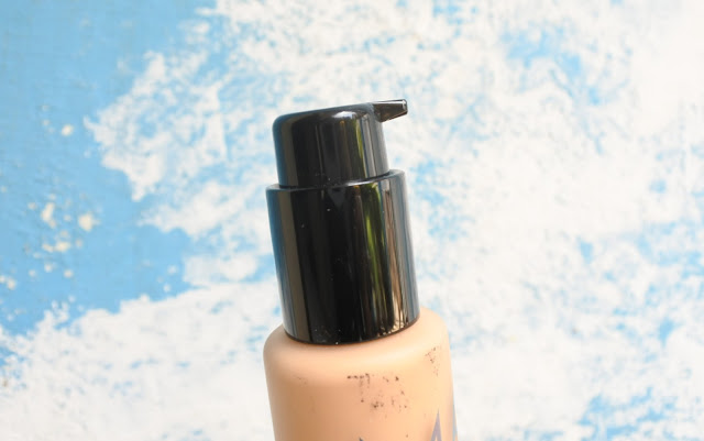 Make Over Ultra Cover Liquid Matt Foundation