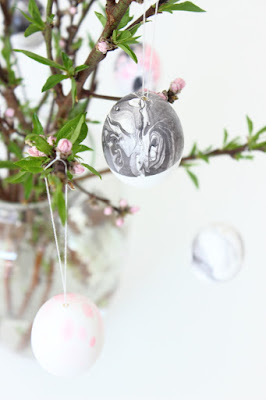 Osterstrauß, Ostern 2016, marmorierte Ostereier, Marble eggs, easter,  und die Farbe rosa... Südtiroler Food- und Lifestyleblog kebo homing, Styling und Fotografie