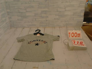 中古品　子供服　１００ｃｍ　CONVERSE　グレー　半袖Tシャツ　１１０円