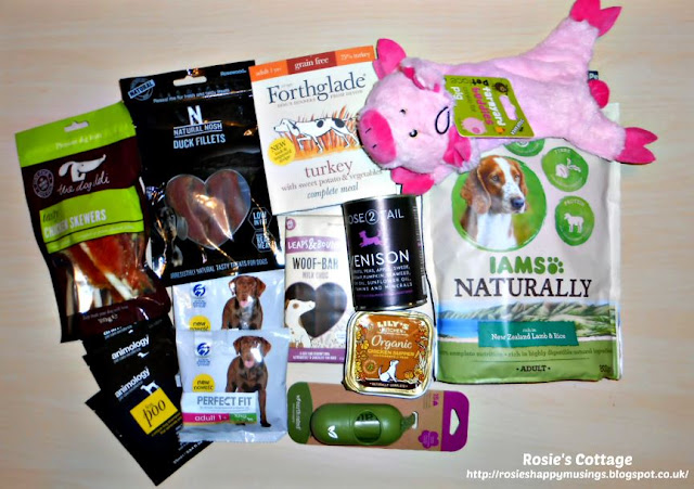 Contents of the Amazon Pet Supplies Sample Box: A fabulous box of products for dogs.