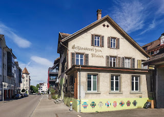 Die einstige Schenke und Schlosserei zum Frieden in Weinfelden ist immer noch entsprechend beschriftet.
