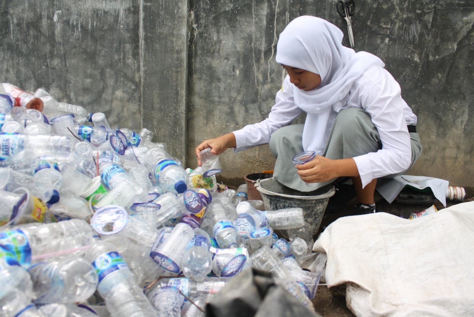 rumah ide Hasil Melimpah dari  Plastik Sampah