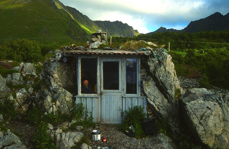 Relaxshacks.com: Tiny Underground House in Norway (and a micro stone 