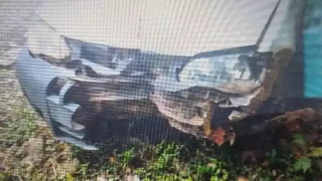 Automóvel se choca com placa de sinalização, na SP-139, em Sete Barras