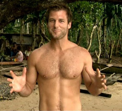 Dave Salmoni explaining something to the camera