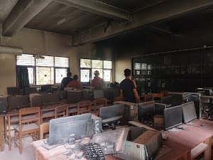  Heboh, Komputer Terbakar Di Ruang Lab SMKN 1 Manggis, Hingga Kaca Jendela Ikut Pecah