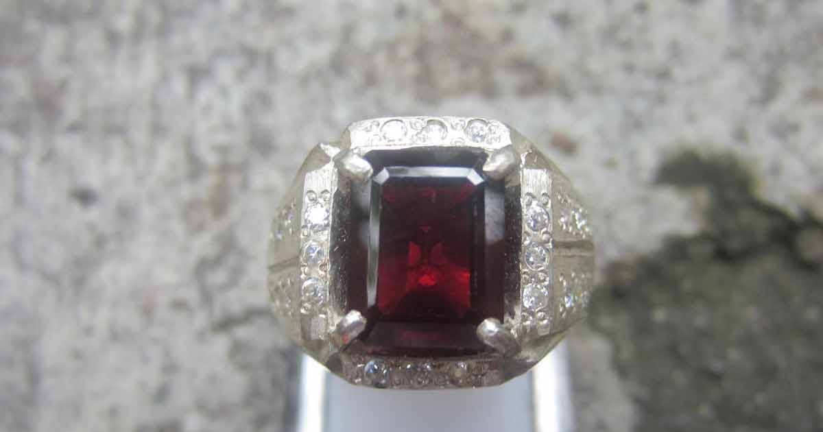 GUDANG BATU  PERMATA MULIA  contoh  batu  cincin mulia  red 