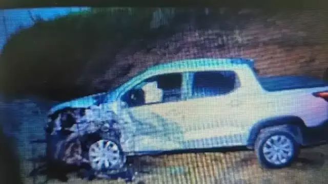 Colisão entre três carros deixa uma pessoa ferida, em Pariquera-Açu